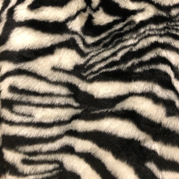 🗽NY & Co. 🙌🏼 Zebra🦓 faux fur PUjacket NWT 💯% - Picture 7 of 8